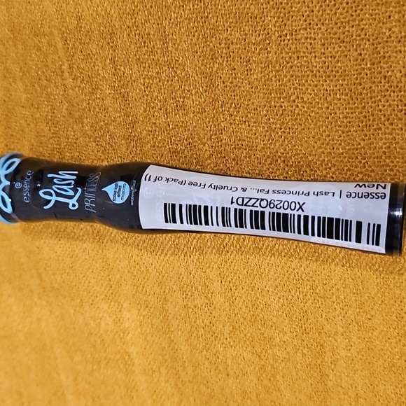 Essence Lash Princess Mascara - Picture 4 of 5